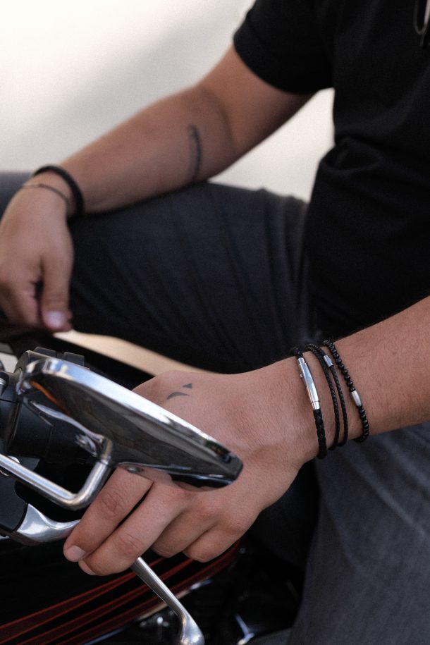 Helios crna narukvica